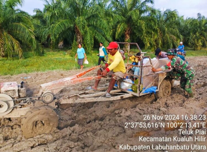 Tempuh 115 KM Dan Akses Sulit Dijangkau, Kodim 0209/LB Bantu Pendistribusian Logistik di Desa Teluk Piai Kab Labura