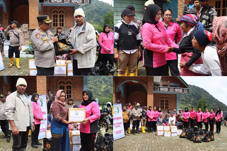 Kapolres Tanah Karo dan Ketua Bhayangkari Cabang Tanah Karo, Salurkan Bantuan Untuk Korban Longsor Desa Semangat Gunung