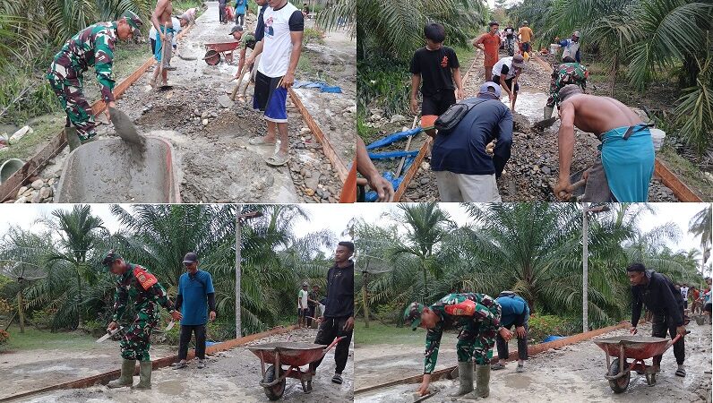 Babinsa Sertu Sri Sugianto dan warga Gotong Royong Perbaiki Jalan Menuju Mesjid di Desa Teluk Piai