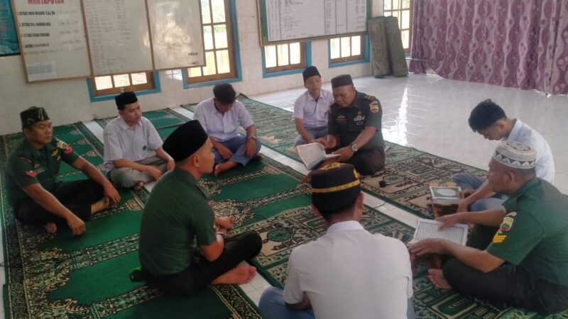 Tingkatkan Iman Dan Taqwa Dibulan Suci Ramadhan, Koramil 12/LP Ikut Tadarus Bersama Santri di Mesjid Darul Aman Langga Payung