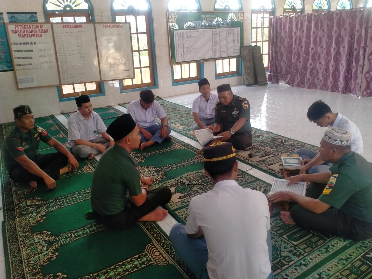 Tingkatkan Iman Dan Taqwa Dibulan Suci Ramadhan, Koramil 12/LP Ikut Tadarus Bersama Santri di Mesjid Darul Aman Langga Payung